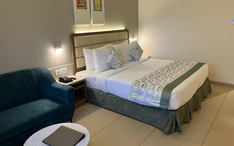 Deluxe-AC-Room-at-Nandakam-Rest-House-Tirumala